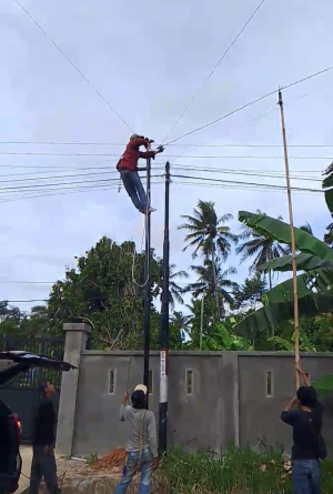 Tiang Fiber Optik PT Armada Tancap Tanah Warga Tanpa Izin, Bukti Perizinan Tidak Ditemukan