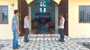 Ciptakan Kamtibmas Kondusif, Polsek Way Tuba Lakukan Pengamanan Ibadah Natal di Gereja HKBP