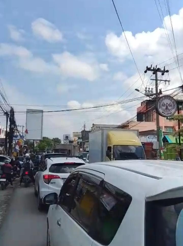 NAVARA CITY PARK Buka, Jalan Tirtayasa Lumpuh Total! Warga Sukabumi Murka Macet Berjam-Jam, Pengelola Dinilai Lalai!