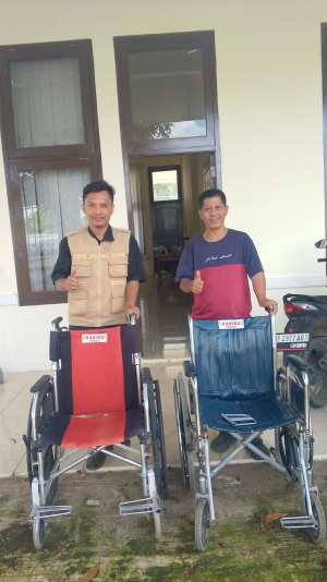 IMF Lampung Serahkan Kursi Roda untuk Lansia: Gerakkan Gotong Royong, Bangkitkan Kepedulian Sosial