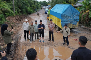 Gubernur Kaltim Desak Perbaikan Jalan Rusak di Muara Lawa, Kutai Barat