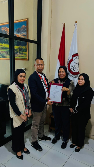 Lukman Serahkan Mandat LBH Perempuan dan Anak, Neni Triani Siap Lindungi Hak Perempuan dan Anak