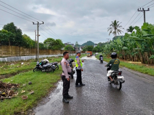 Polisi Atur Lalin Buka Tutup di Jalan Morotai, Genangan Air Ganggu Arus Lalu Lintas