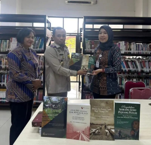 Kantor ATR/BPN Mesuji Sumbang 20 Buku ke Perpustakaan Daerah