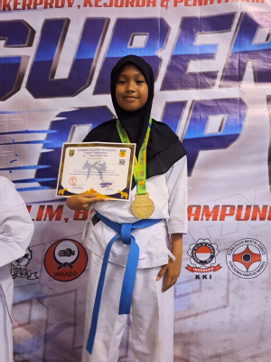 Ikut Jejak Sang Kakek , Qyara Usia 9 Thn Dikelas Festival Komite Pra Pemula -30 Putri Raih Mendali Emas di Kejuara’an Karate  Gubernur Cup V Prov Lampung