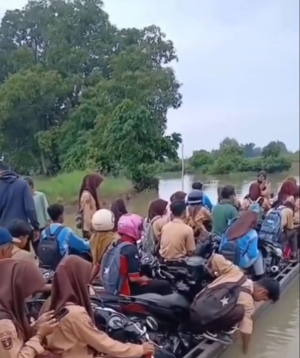 Jembatan Kali Pasir: Harapan yang Terkatung, Nyawa di Ujung Bahaya
