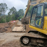 Hujan Putuskan Akses Jalan di Humbang Hasundutan, Pemkab Kerahkan Excavator