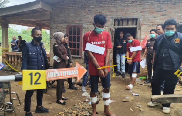 Polres Lampung Utara Rekonstruksi Kasus Curas Disertai Pembunuhan Mantan TKW Tersangka Peragakan 35 Adegan