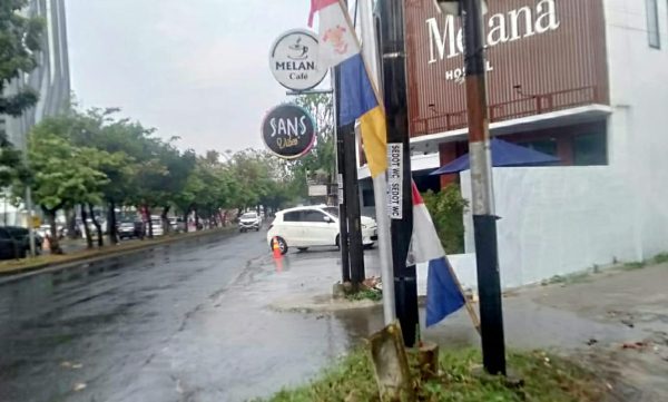 Trotoar Dirampas, Pejalan Kaki Usir ke Aspal di Depan Melana Hostel Kedaton