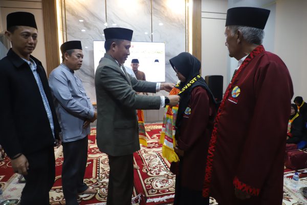 Pemkab Lampung Barat Lepas 30 Jamaah Umrah, Bupati Pesan Doakan Daerah. 