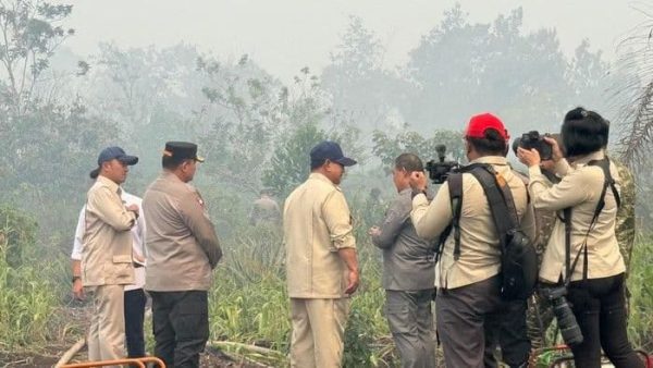 Prabowo Tinjau Langsung Karhutla di Kubu Raya, Ada 198 Titik Api di Kalbar