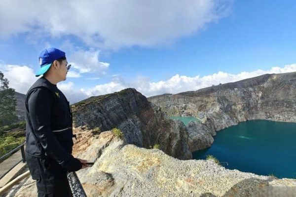 Badan Geologi Temukan Retakan di Kawah I Kelimutu, Imbau Wisatawan Jaga Jarak