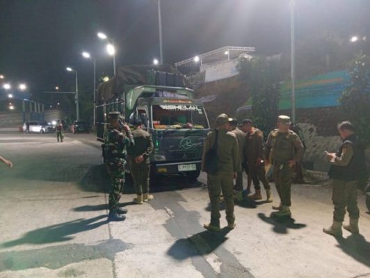 Satpol PP dan TNI Putar Balik Truk Gabah ke Jawa Barat