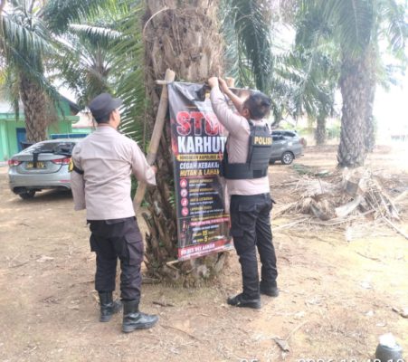 Polsek Baradatu Cegah Karhutla, Pasang Banner Himbauan Stop Karhutla di Sejumlah Kampung