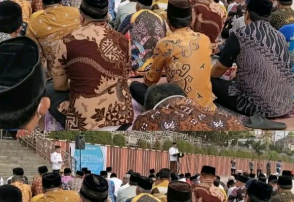 Gubernur Lampung Rahmat Mirzani Djausal mengajak masyarakat memperbanyak istighfar, memohon ampun kepada Allah SWT, dan memperkuat ketakwaan di tengah kondisi kekeringan yang melanda sejumlah wilayah. Pesan tersebut disampaikan saat pelaksanaan Salat Istisqa di Lapangan Korpri, Kantor Gubernur Lampung, JUMAT (11/9/