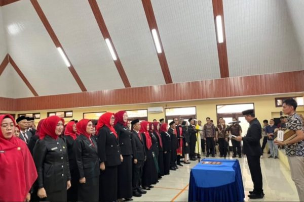 98 Kepala Sekolah SMA, SMK dan SLB se-Lampung Dilantik