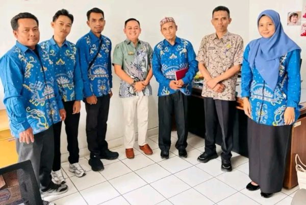 Bandar Lampung – Upaya membangun budaya peduli lingkungan di sekolah terus didorong Pemerintah Provinsi Lampung. Dinas Lingkungan Hidup menargetkan 160 SMA, SMK, dan MA sederajat meraih status Adiwiyata sepanjang 2026-2030.