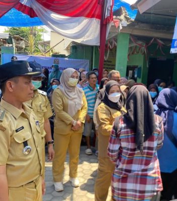 Walikota Bandar Lampung Hj.Eva Dwiana Salurkan Bantuan Beras Triwulan Di Kelurahan Jagabaya 2