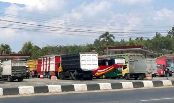 Kepolisian Daerah (Polda) Lampung melakukan langkah investigatif untuk mengurai penyebab antrean panjang kendaraan di sejumlah stasiun pengisian bahan bakar umum (SPBU).