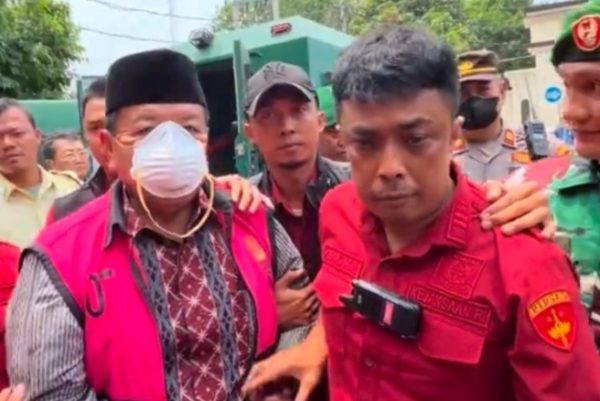 Mantan Gubernur Lampung Arinal Djunaidi duduk sebagai terdakwa dalam sidang.