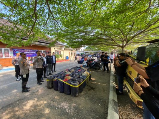 Konferensi Pers Polres Way Kanan Ungkap Kasus Tindak Pidana Curas Ranmor di 5 TKP dan Penyalahgunaan BBM yang Disubsidi Pemerintah